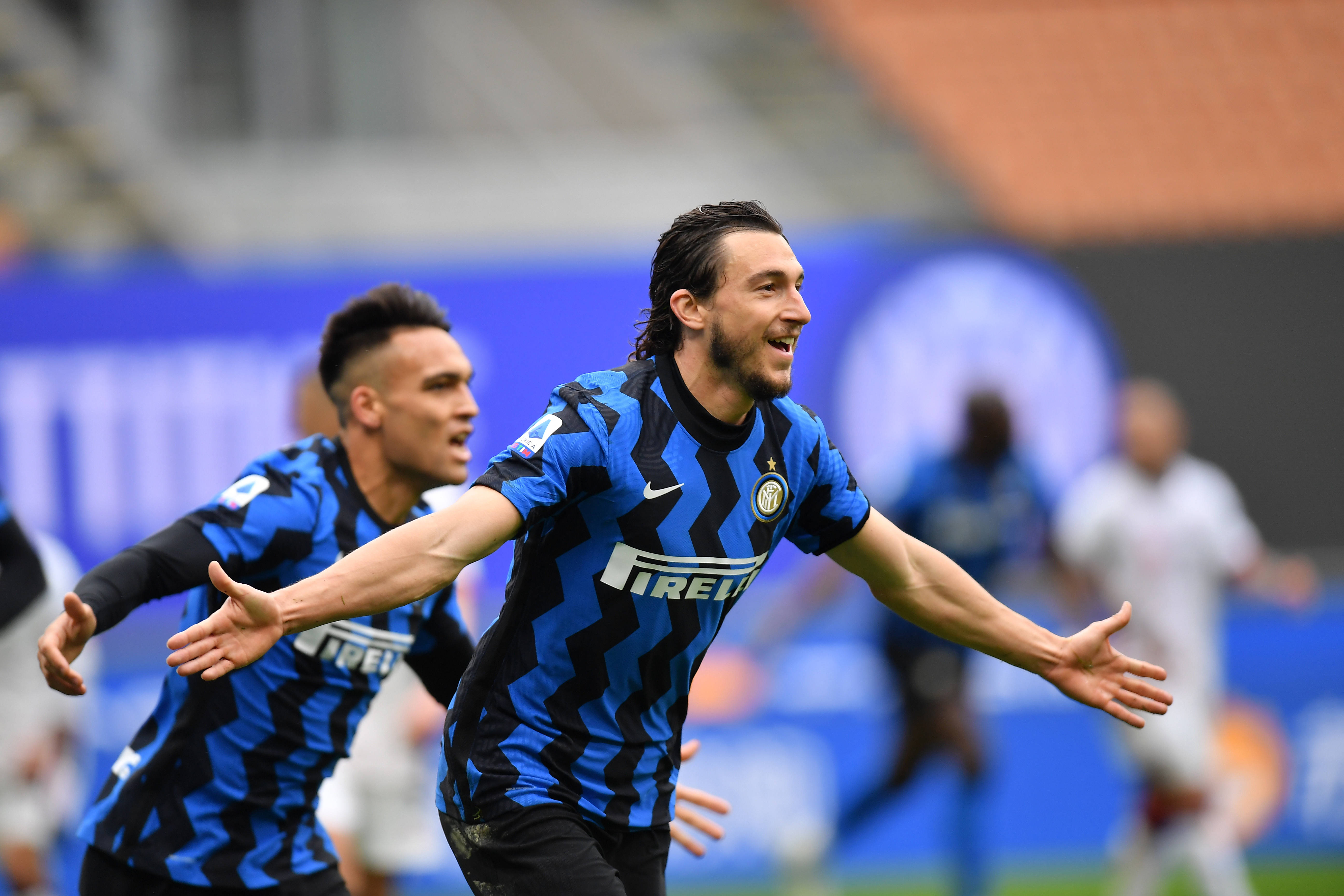 颁奖规则和典礼流程引争议，中足联将听各方意见后在明年调整（颁奖规则与典礼流程引发争议，中足联将广泛征求意见并于明年调整）