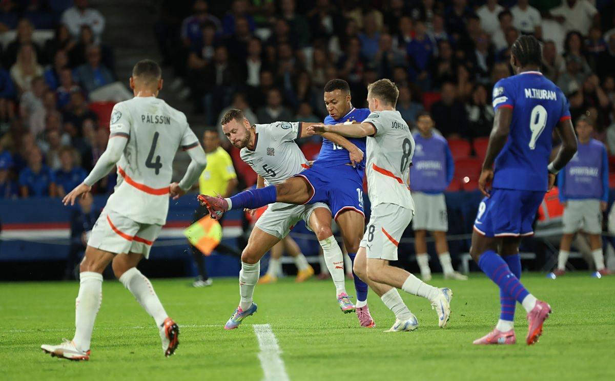 3-0横扫！英超争冠形势大变，曼城豪取3连胜，只落后阿森纳2分（3-0大胜改写争冠走势：曼城豪取三连胜，距阿森纳仅差2分）