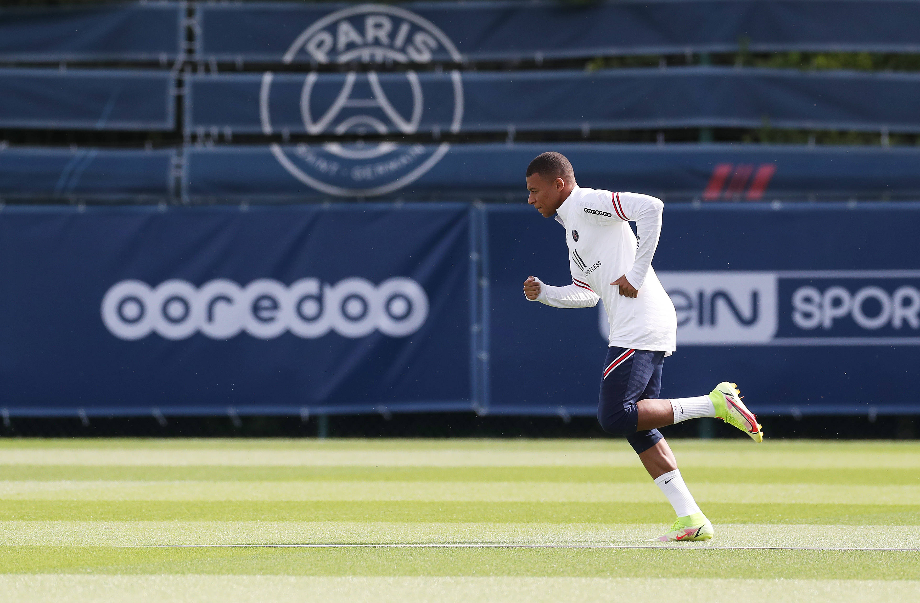 官方：71岁老帅滕·卡特执教苏里南，带队参加世界杯附加赛（官方宣布：71岁名帅滕·卡特出任苏里南主教练，率队出战世界杯附加赛）