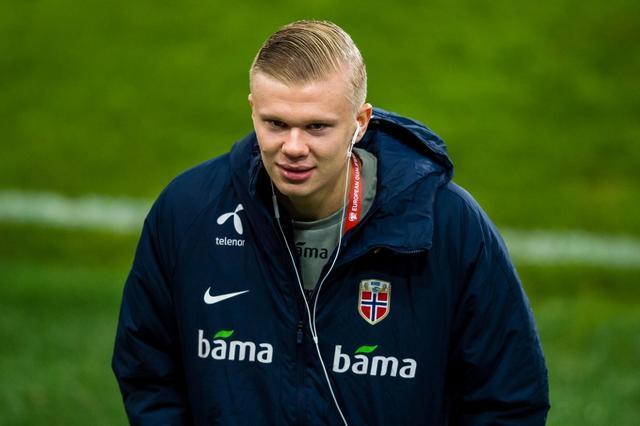 登国际舞台，泰州队“苏超”冠军奖杯亮相中国国际进口博览会（泰州队“苏超”冠军奖杯登上中国国际进口博览会舞台）