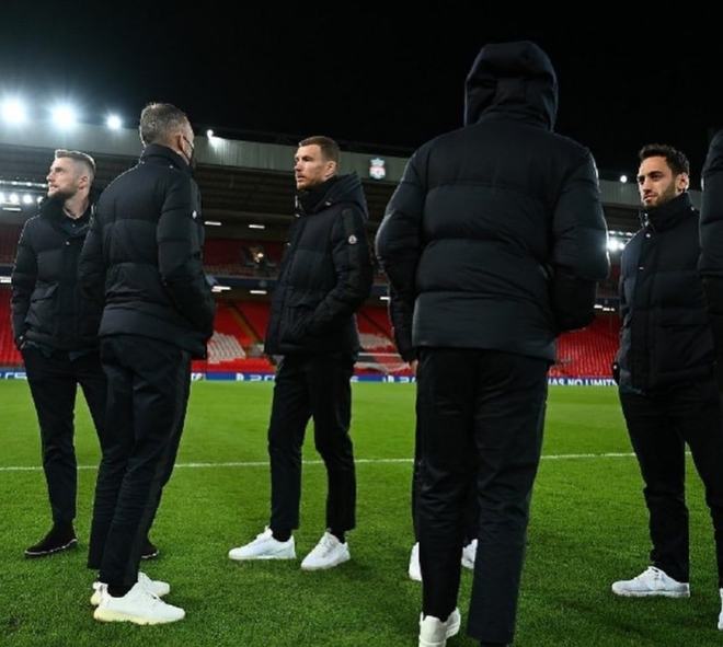 谢维军：收官战球票一下子就卖光了，我们全队上下也非常开心（谢维军：收官战门票瞬间售罄，全队上下倍感欣喜）