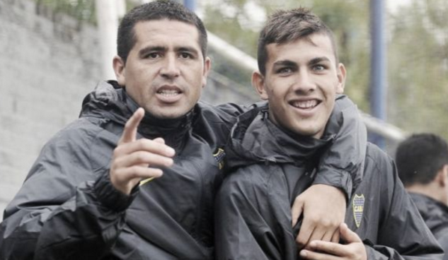 足球是朋友、梦想与人生的瞬间🔴⚫️⚽️（足球，连接友谊，点燃梦想，定格人生瞬间🔴⚫️⚽️）